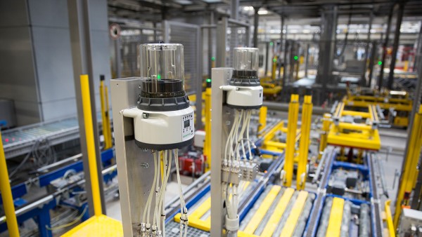 Os subsistemas autónomos garantem um fluxo fiável de material no novo centro de armazenamento e distribuição da Schaeffler.