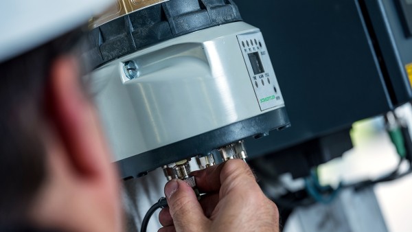 O lubrificador Concept8 alimenta com precisão até oito pontos de lubrificação com a quantidade correta de massa lubrificante.